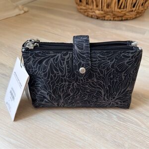 Baggallini Carryall Case - Midnight Blossom